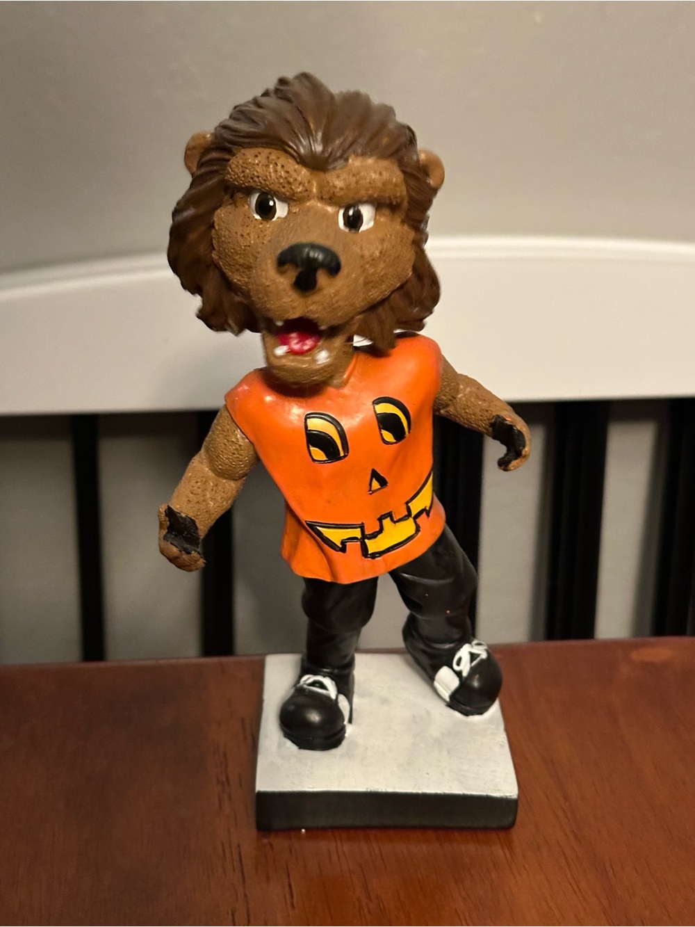 Los Angeles Kings Bailey Figurine with Pumpkin Shirt - Orange & Brown